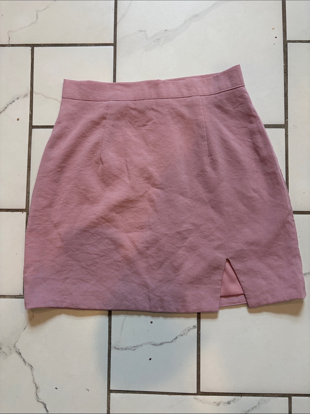 Princess Polly 90s Style Rose Pink Mini Skirt with Front Slit - size 4 - GUC